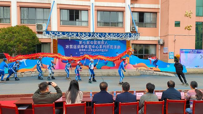 图为网购足球彩票平台下载现场