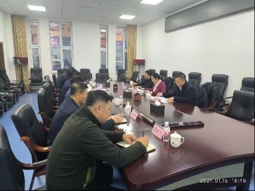 图为召开安全生产工作座谈会